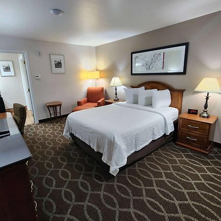 Ramada Bayside Inn & Suites 尤里卡 外观 照片