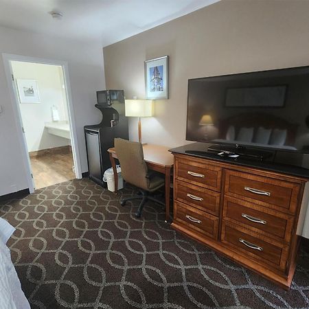 Ramada Bayside Inn & Suites 尤里卡 外观 照片