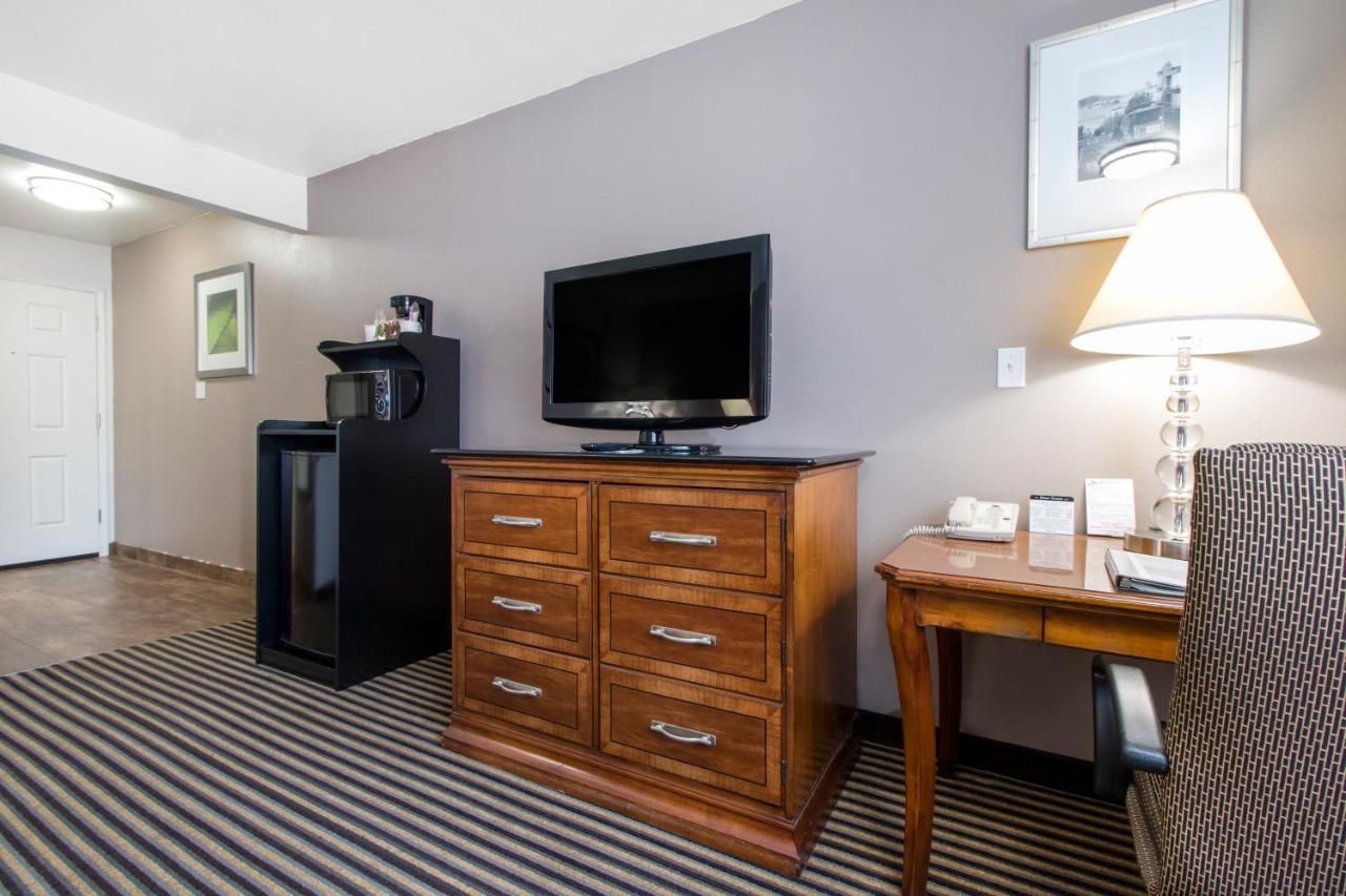 Ramada Bayside Inn & Suites 尤里卡 外观 照片