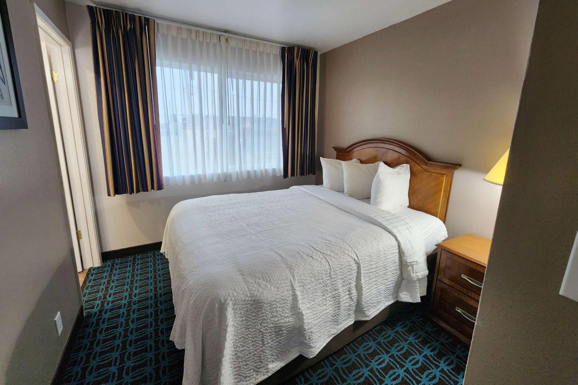 Ramada Bayside Inn & Suites 尤里卡 外观 照片