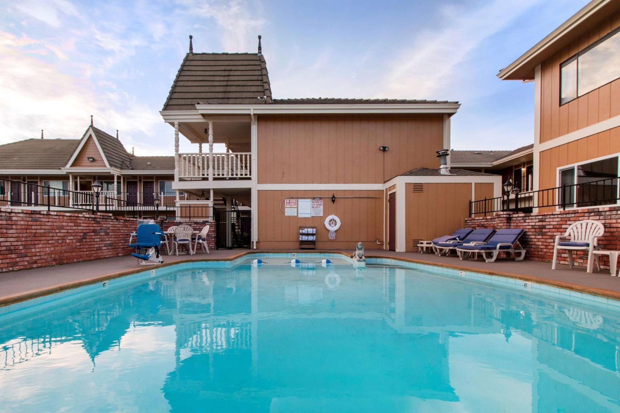 Ramada Bayside Inn & Suites 尤里卡 外观 照片