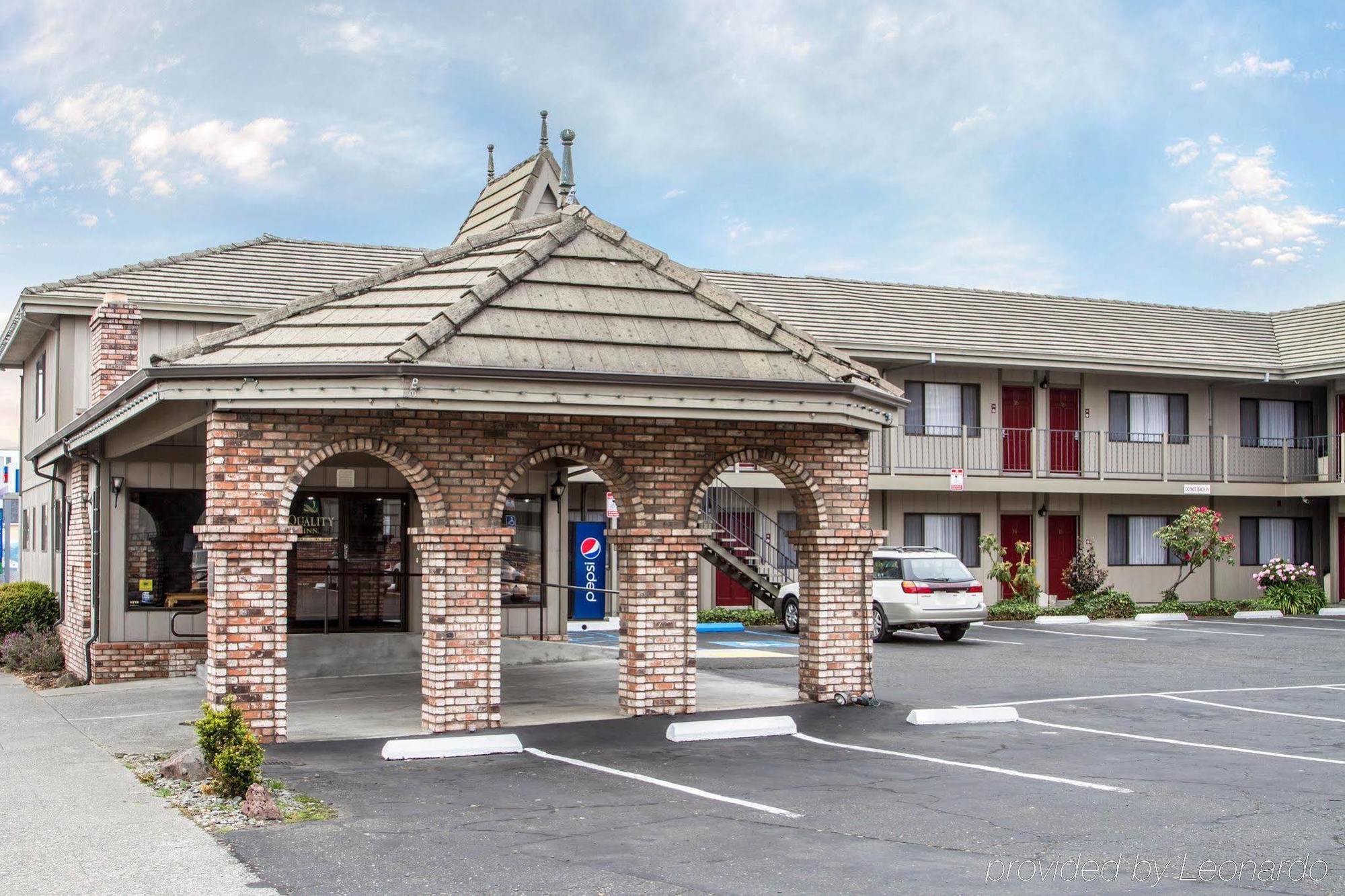 Ramada Bayside Inn & Suites 尤里卡 外观 照片