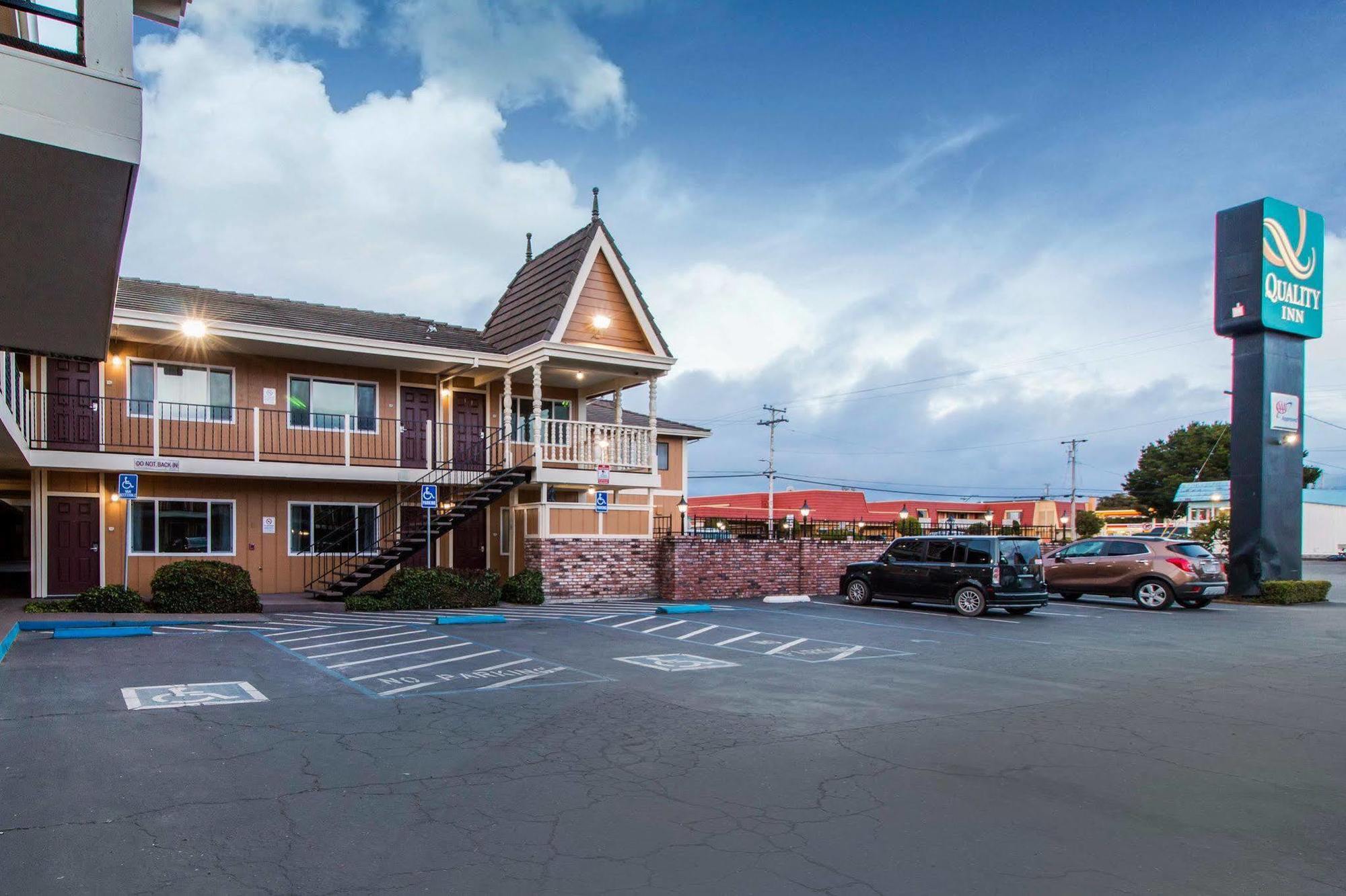 Ramada Bayside Inn & Suites 尤里卡 外观 照片